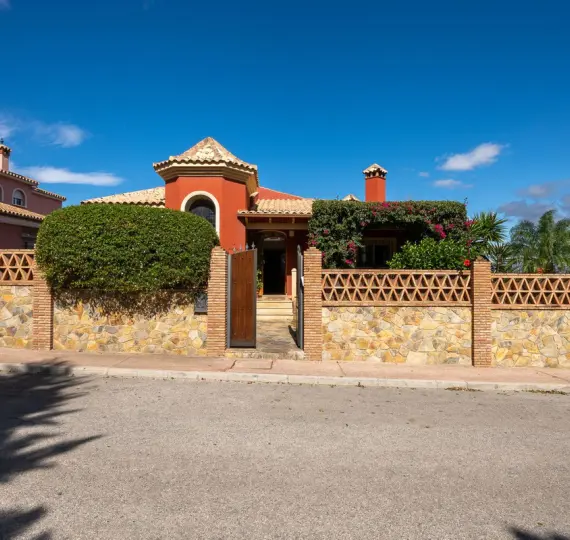 Venta de villa independiente en Alhaurín de la Torre