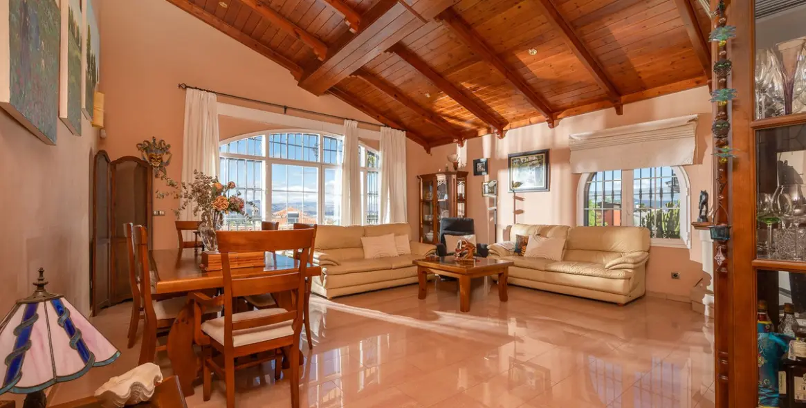 Продажа  отдельно стоящей виллы в Alhaurín de la Torre 4