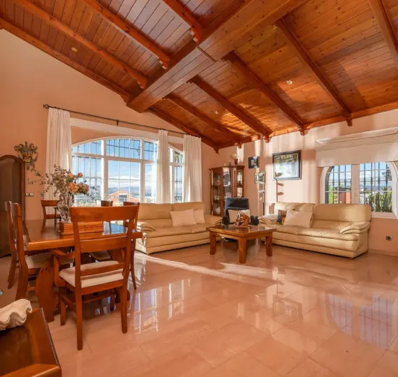 Venta de villa independiente en Alhaurín de la Torre