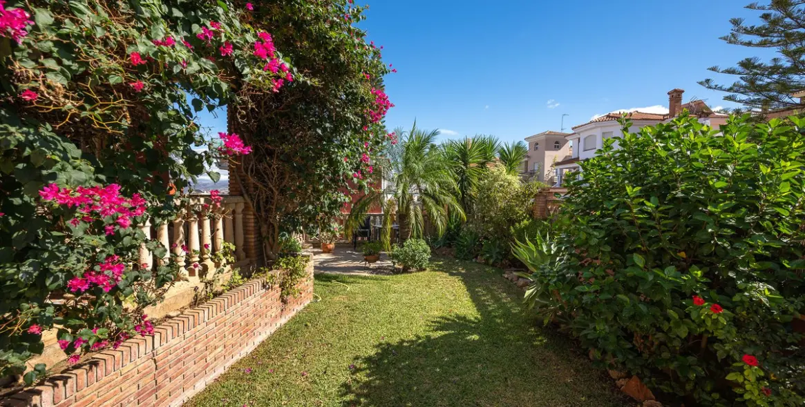 Продажа  отдельно стоящей виллы в Alhaurín de la Torre 10