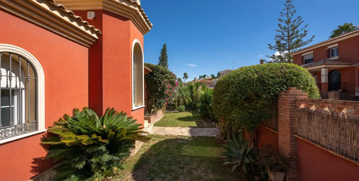 Продажа  отдельно стоящей виллы в Alhaurín de la Torre 15