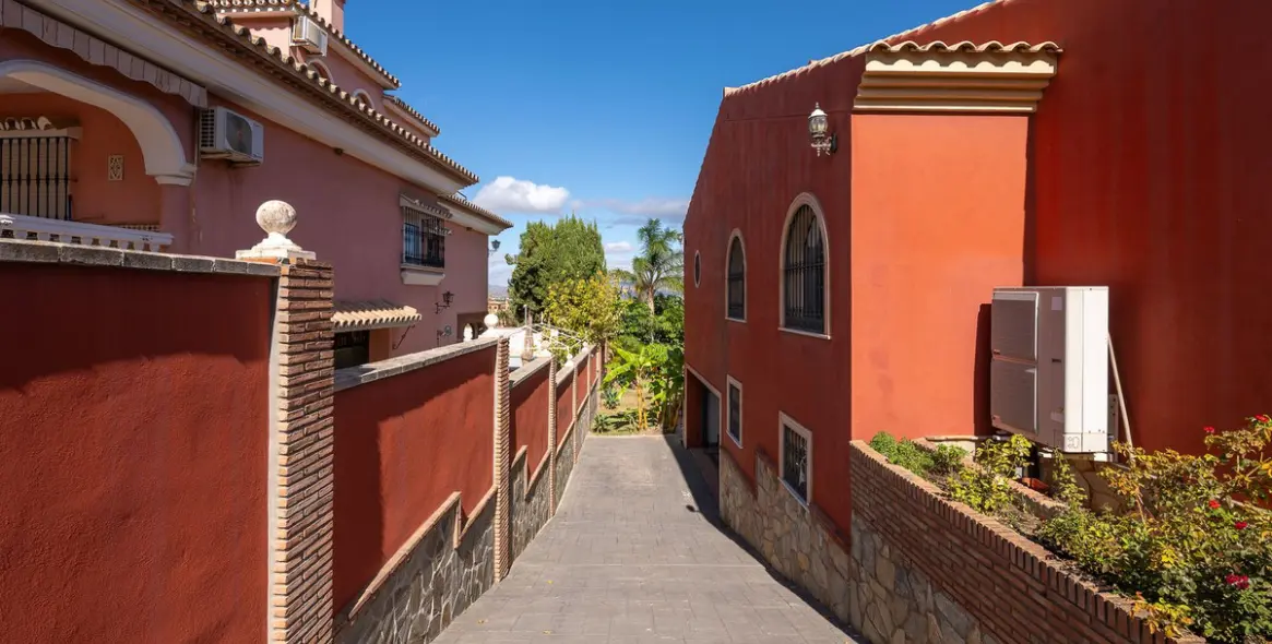 Продажа  отдельно стоящей виллы в Alhaurín de la Torre 16