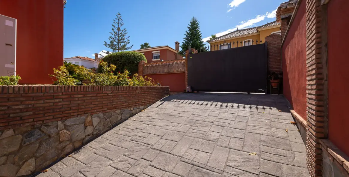 Продажа  отдельно стоящей виллы в Alhaurín de la Torre 17