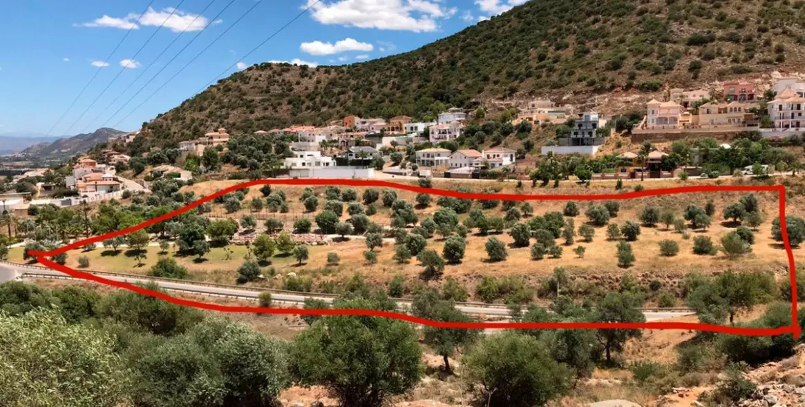 Sale of commercial plot in Coín 2