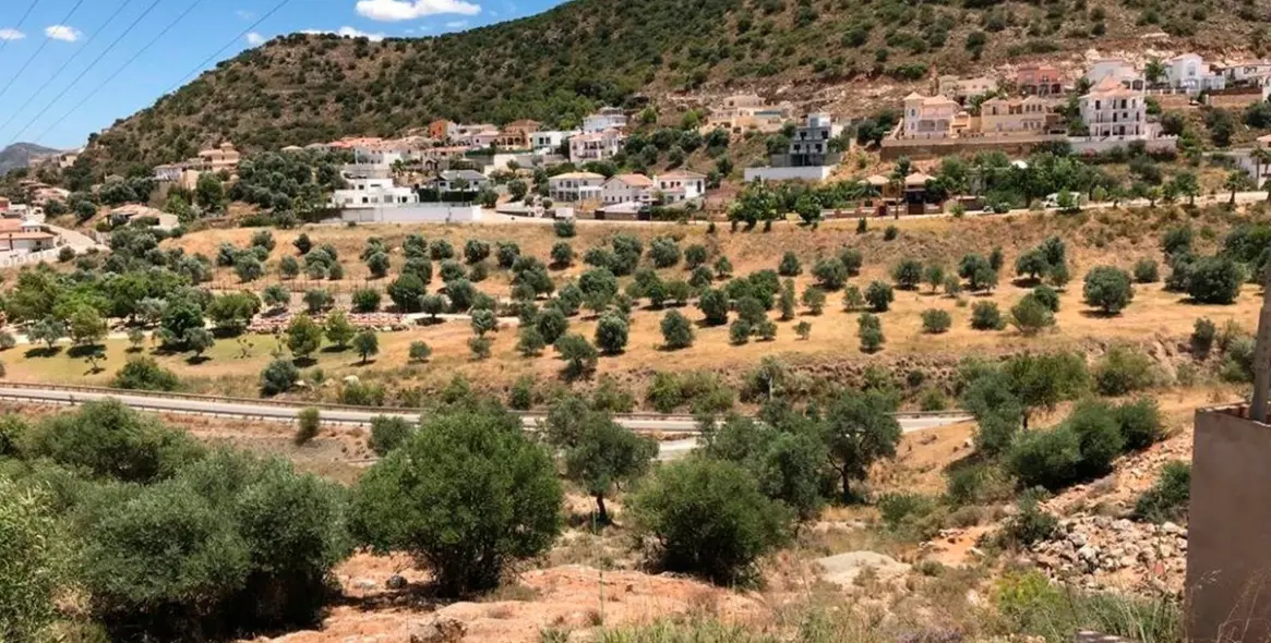 Sale of commercial plot in Coín 3