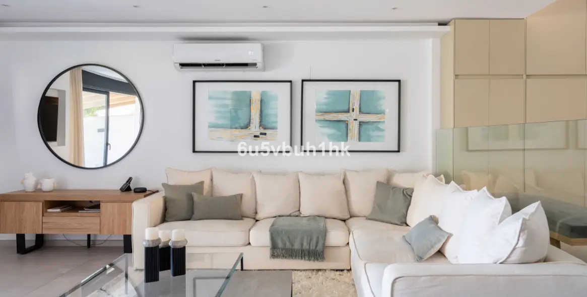 Sale of townhouse in Casares 9