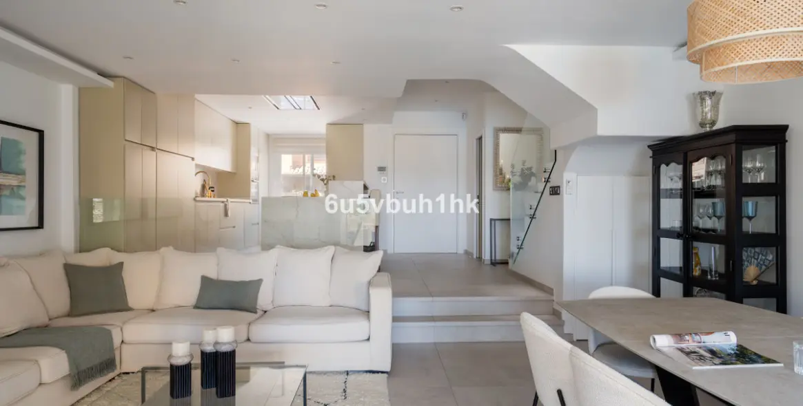 Sale of townhouse in Casares 11