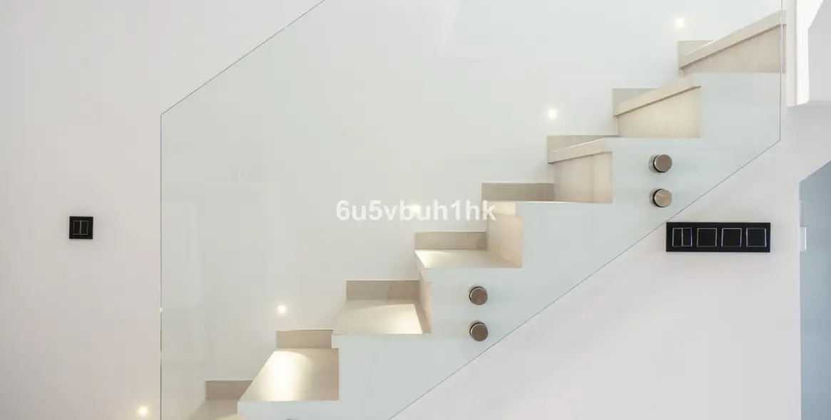 Sale of townhouse in Casares 18