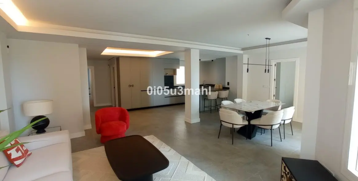 Продажа апартаментов на среднем этаже в Centro Histórico 7