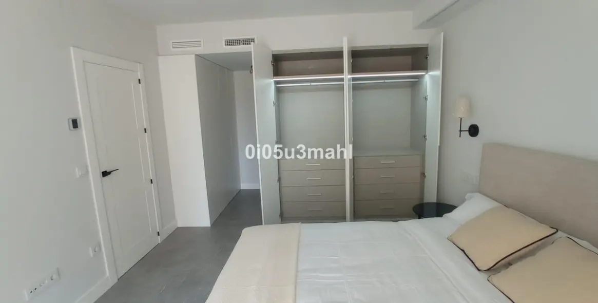 Sale of middle floor apartment in Centro Histórico 13