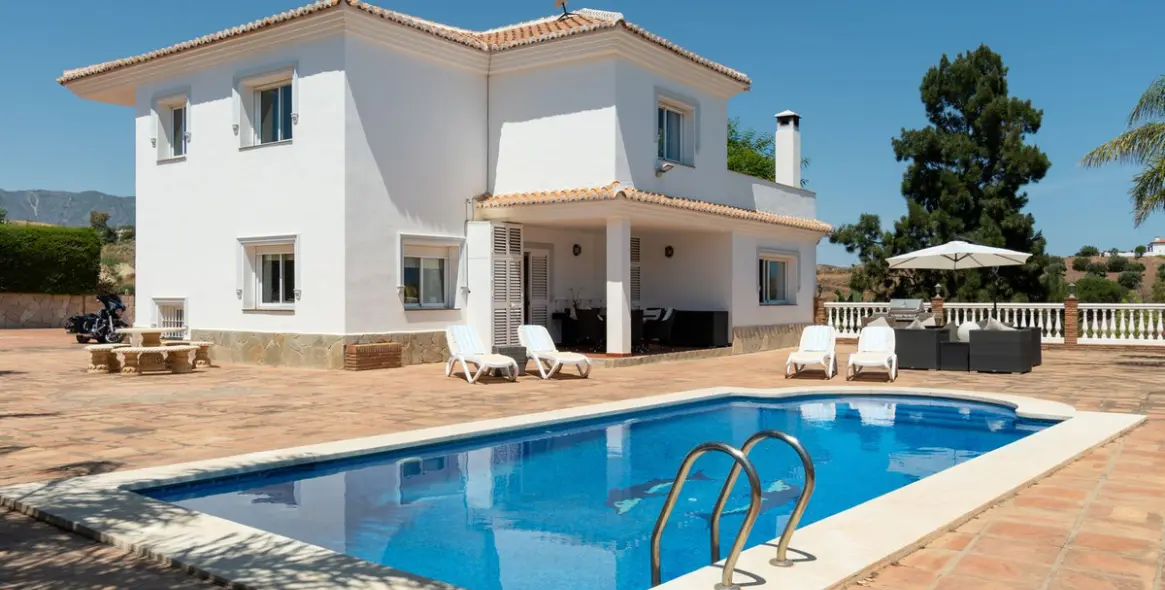 Продажа  отдельно стоящей виллы в La Cala de Mijas 1