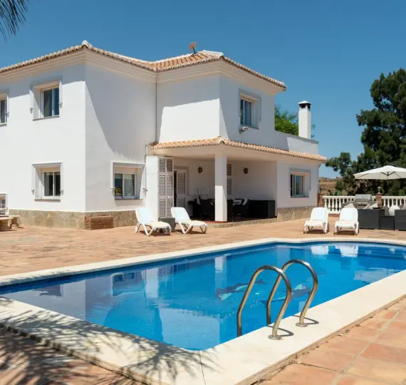 Продажа  отдельно стоящей виллы в La Cala de Mijas