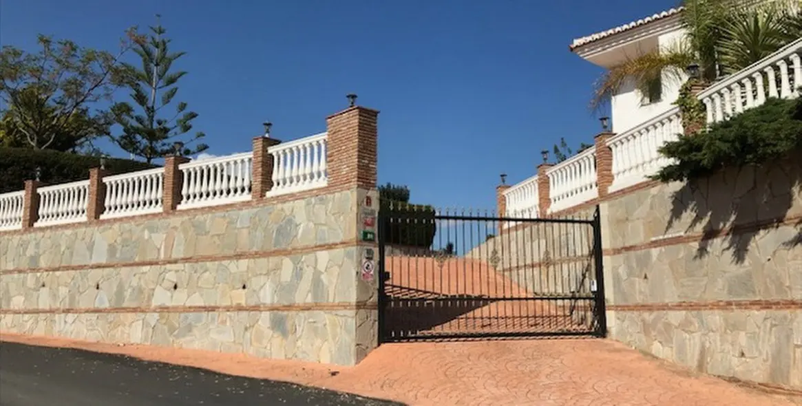 Sale of detached villa in La Cala de Mijas 44