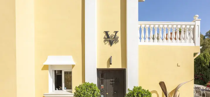 Продажа  отдельно стоящей виллы в Calahonda 2