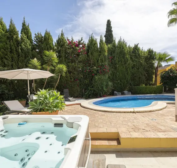 Продажа  отдельно стоящей виллы в Calahonda