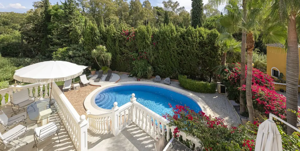 Продажа  отдельно стоящей виллы в Calahonda 8