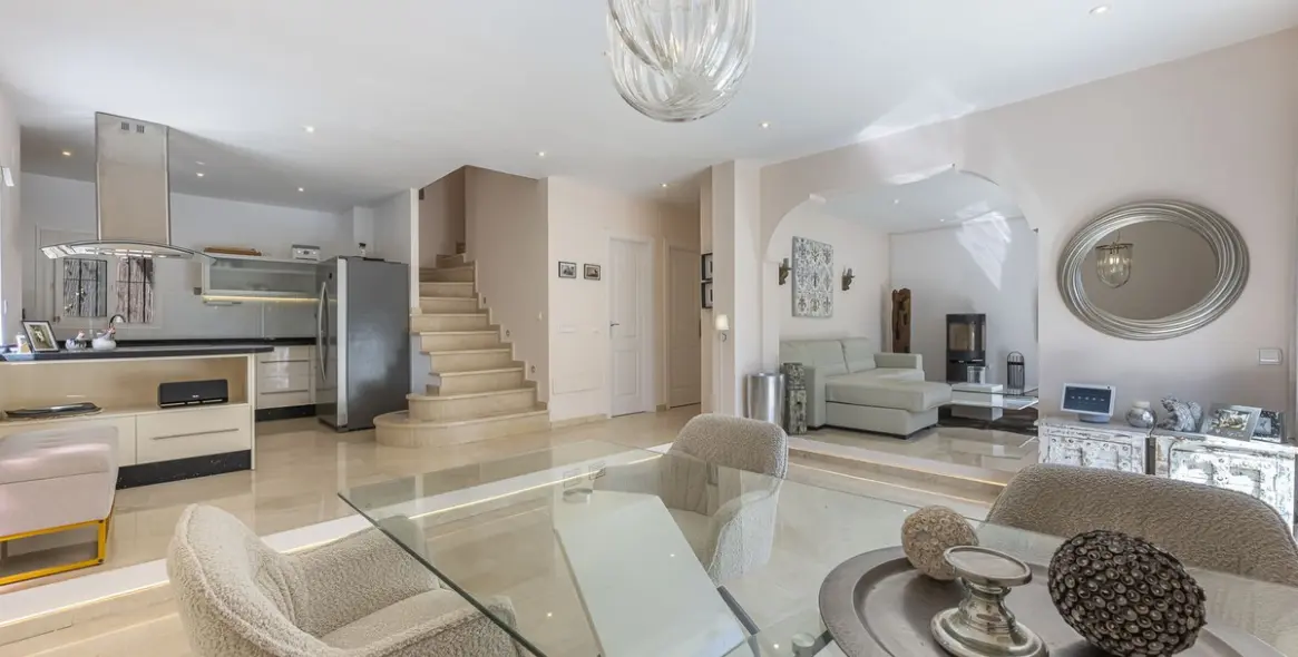 Продажа  отдельно стоящей виллы в Calahonda 9