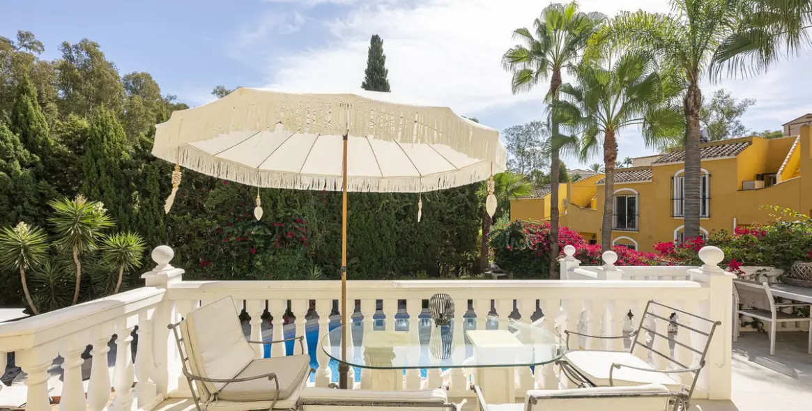 Продажа  отдельно стоящей виллы в Calahonda 10