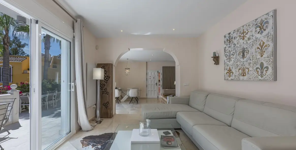 Продажа  отдельно стоящей виллы в Calahonda 14