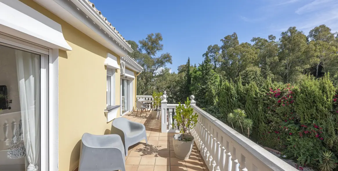 Продажа  отдельно стоящей виллы в Calahonda 16