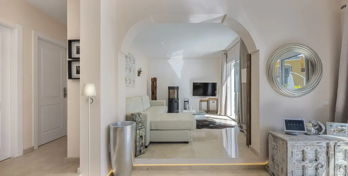 Продажа  отдельно стоящей виллы в Calahonda 17