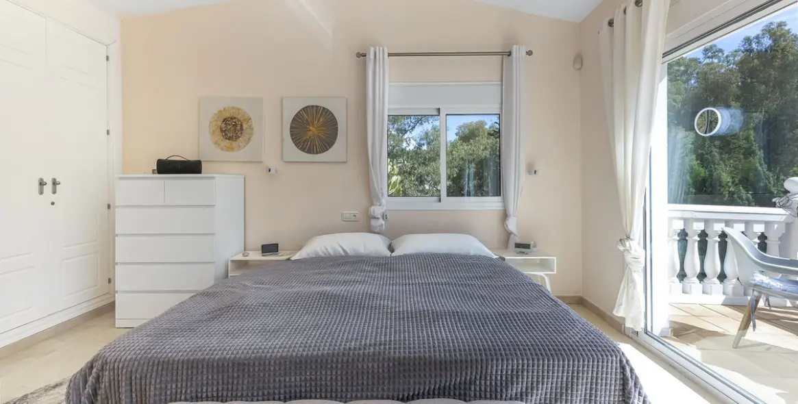 Продажа  отдельно стоящей виллы в Calahonda 18