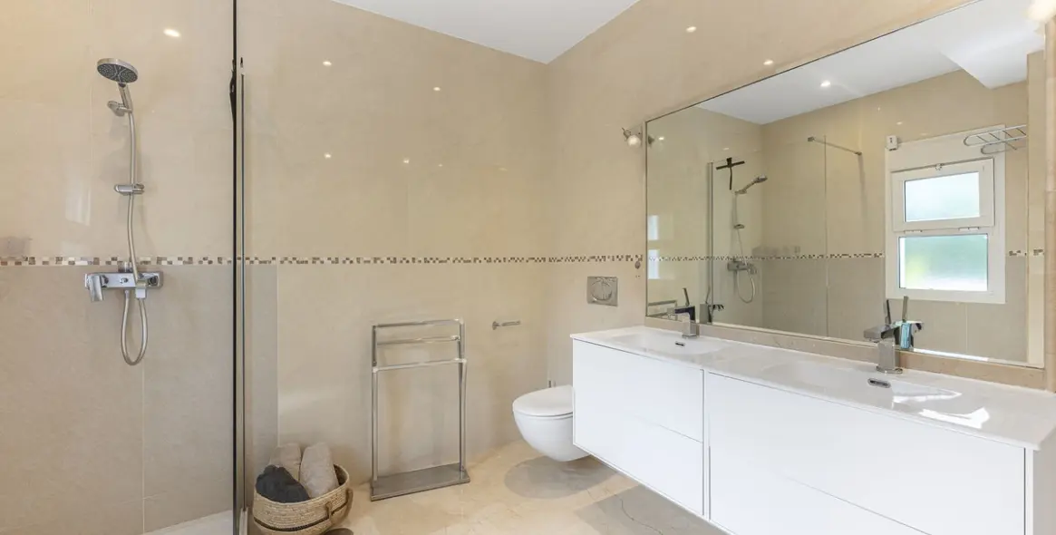 Продажа  отдельно стоящей виллы в Calahonda 19