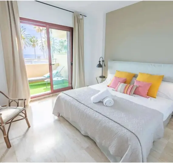 Venta de apartamento en planta baja en San Pedro de Alcántara