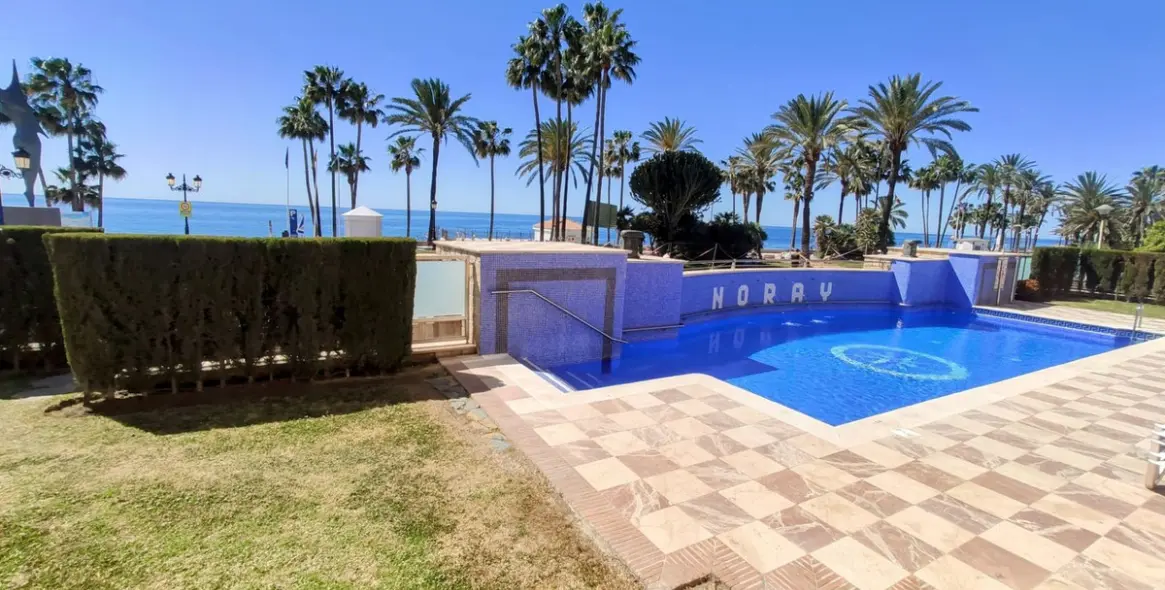 Venta de apartamento en planta baja en San Pedro de Alcántara 10