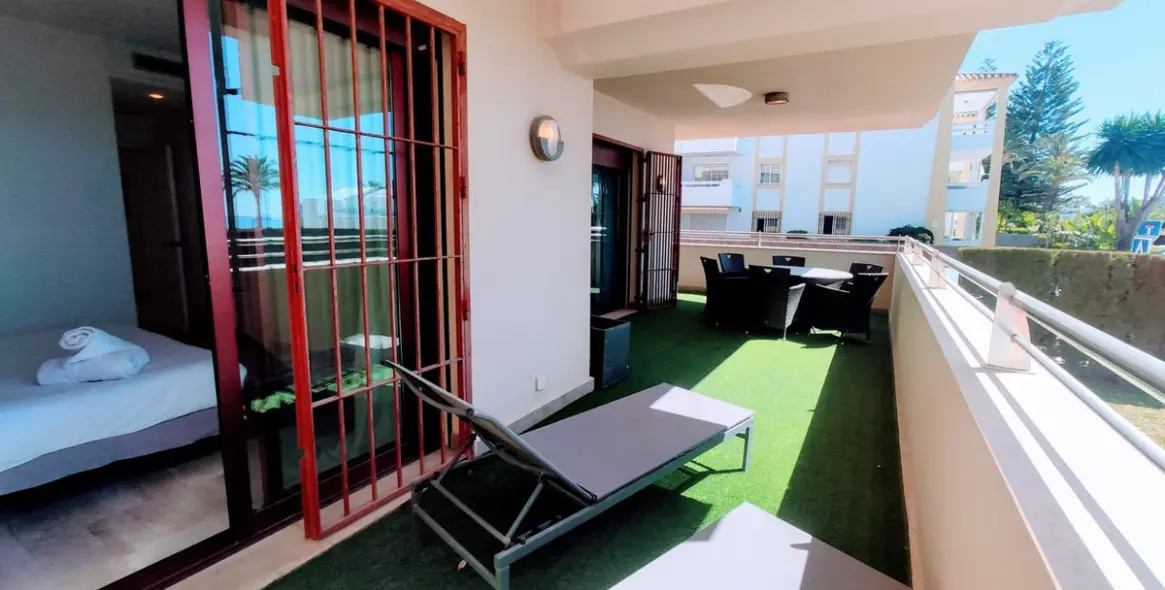 Venta de apartamento en planta baja en San Pedro de Alcántara 12