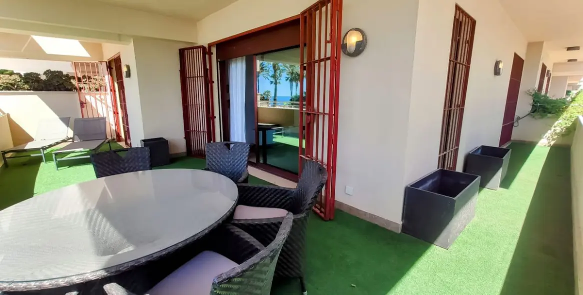 Venta de apartamento en planta baja en San Pedro de Alcántara 14