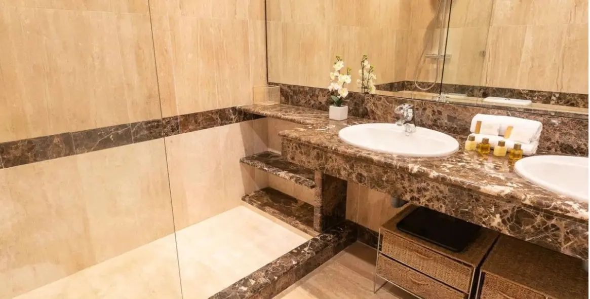 Venta de apartamento en planta baja en San Pedro de Alcántara 18