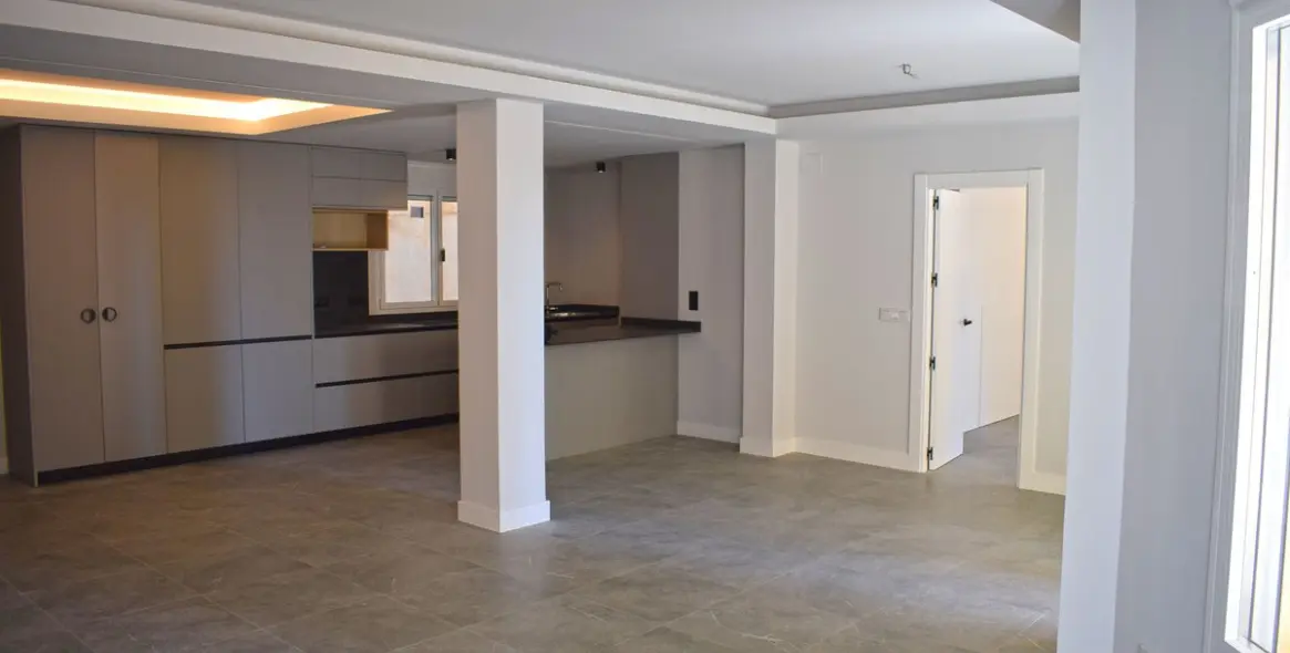 Продажа апартаментов на среднем этаже в Málaga Centro 18