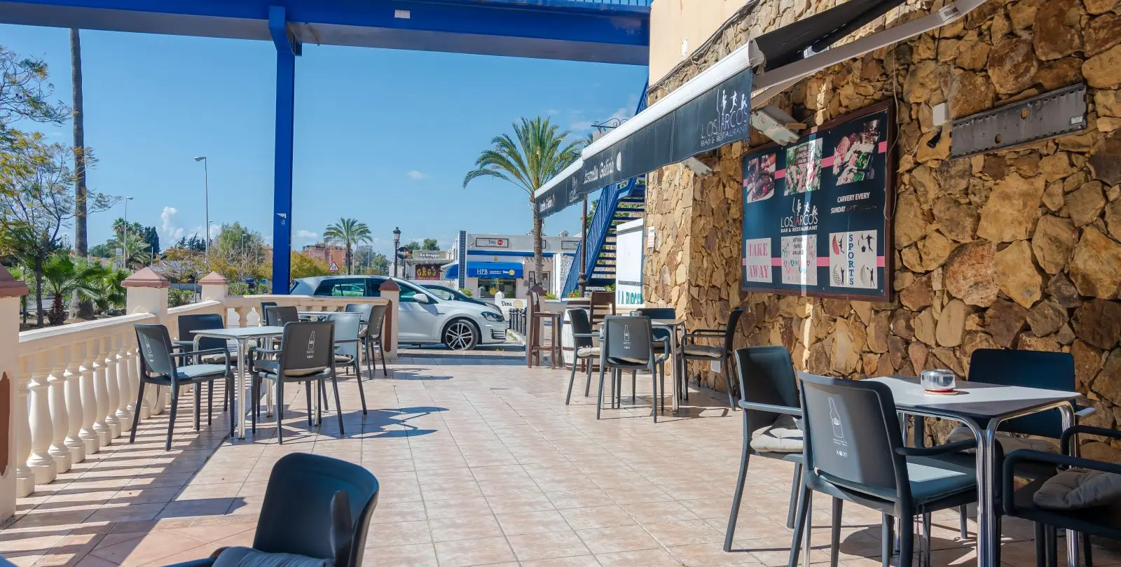 Sale of bar in El Paraiso 4