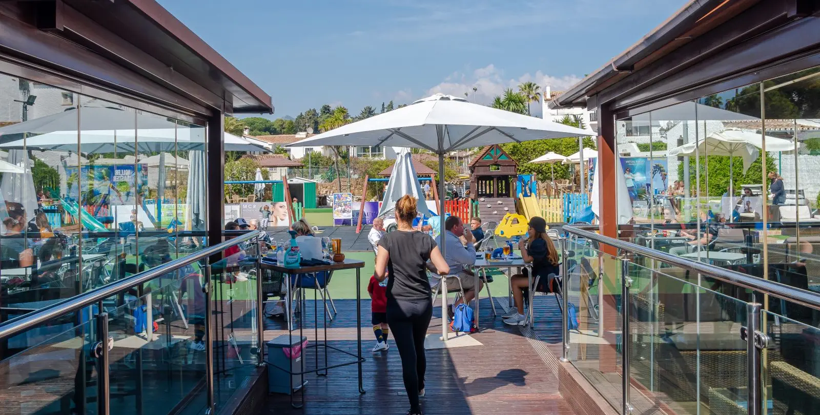 Sale of bar in El Paraiso 15