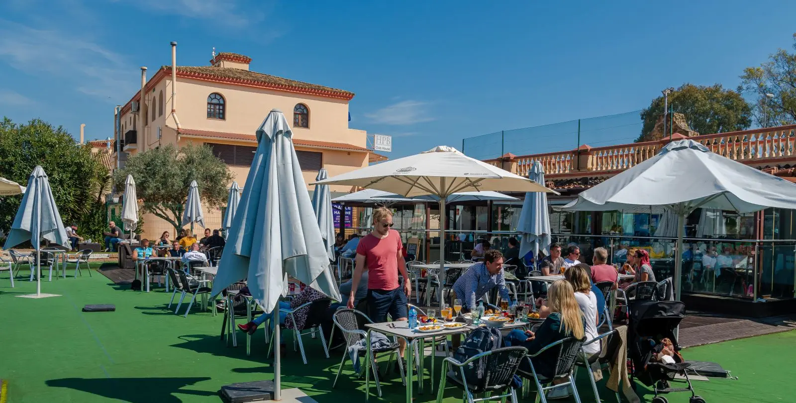 Sale of bar in El Paraiso 16