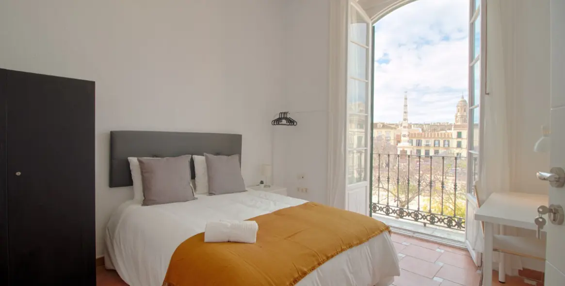 Sale of middle floor apartment in Málaga 2