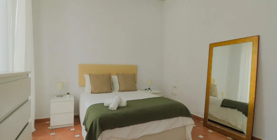 Sale of middle floor apartment in Málaga 3