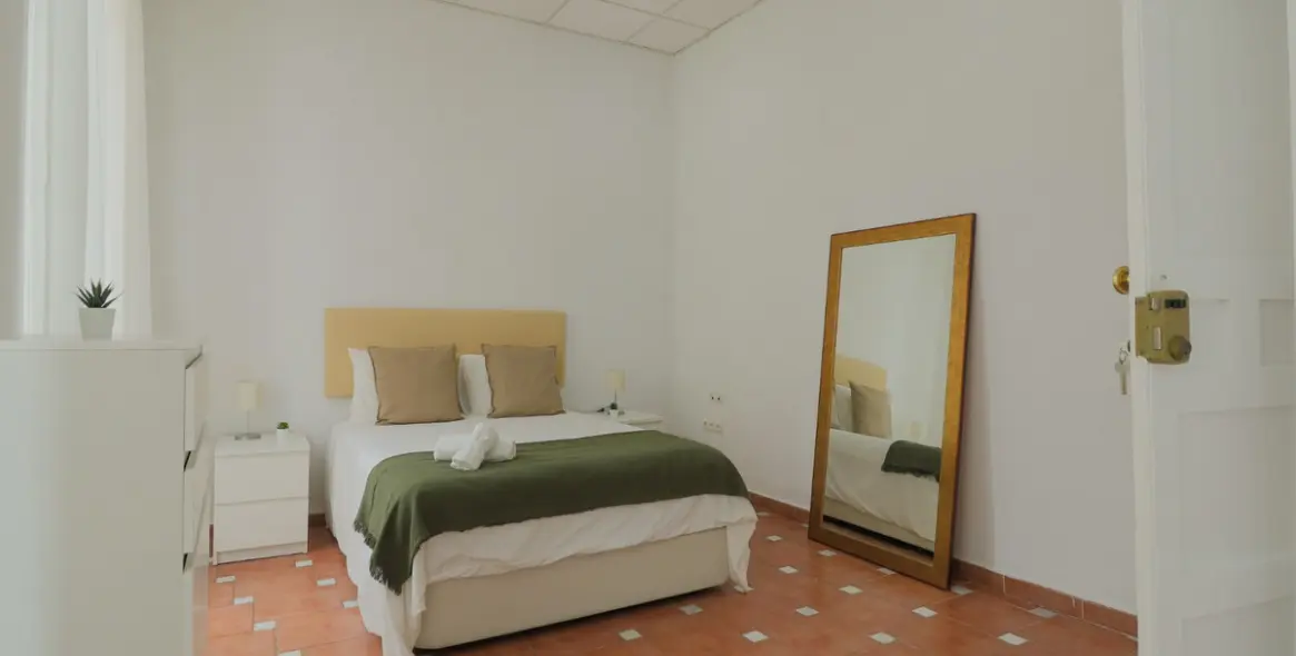 Sale of middle floor apartment in Málaga 4