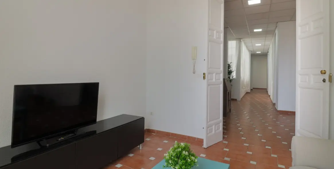 Sale of middle floor apartment in Málaga 5