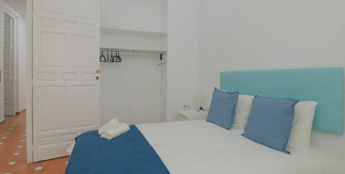 Sale of middle floor apartment in Málaga 8