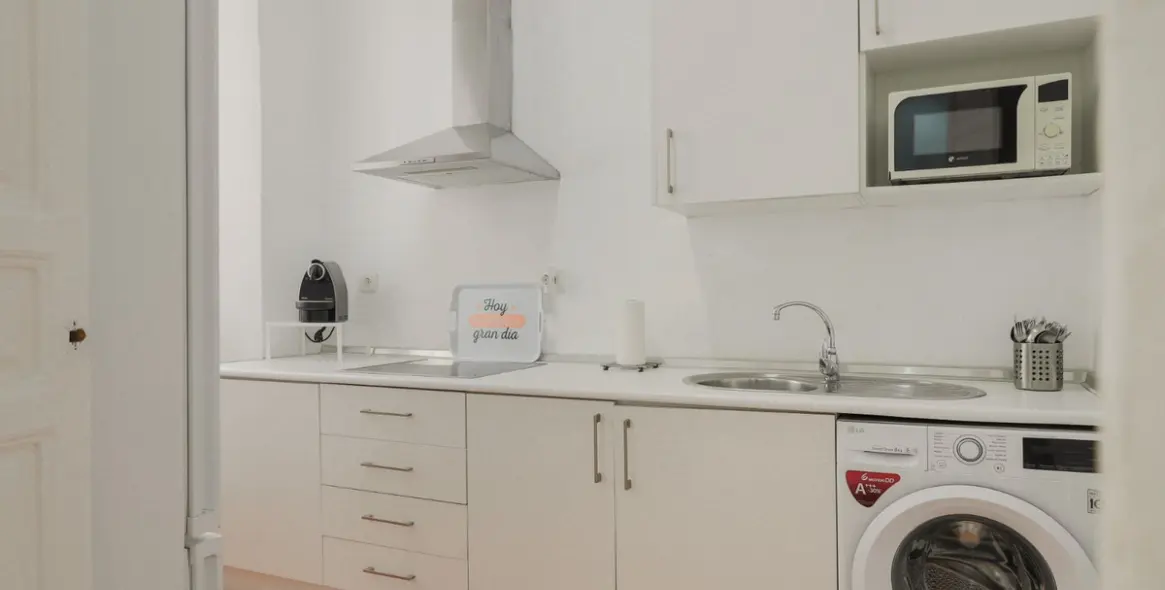 Sale of middle floor apartment in Málaga 15