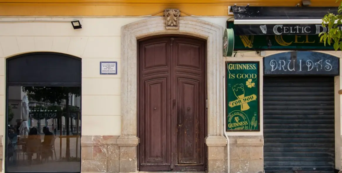 Sale of middle floor apartment in Málaga 17