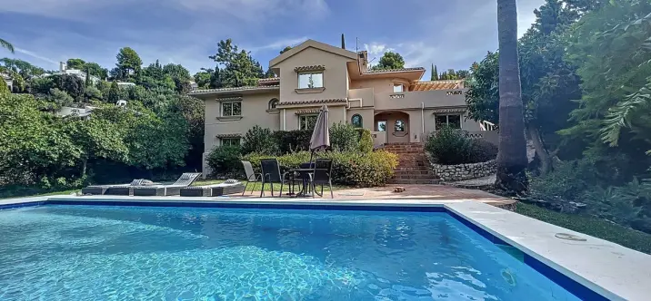 Продажа  отдельно стоящей виллы в Mijas 0