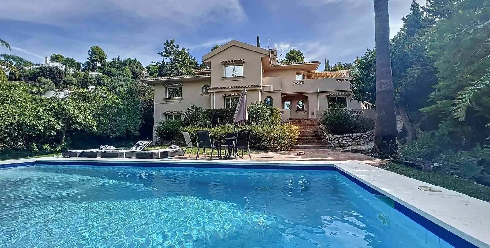 Sale of detached villa in Mijas 1