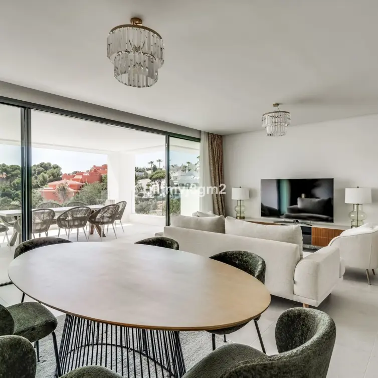 Sale of middle floor apartment in Cabopino