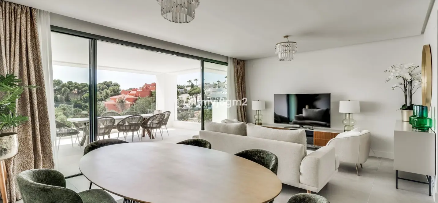 Sale of middle floor apartment in Cabopino 2