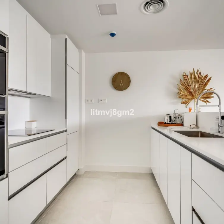 Sale of middle floor apartment in Cabopino