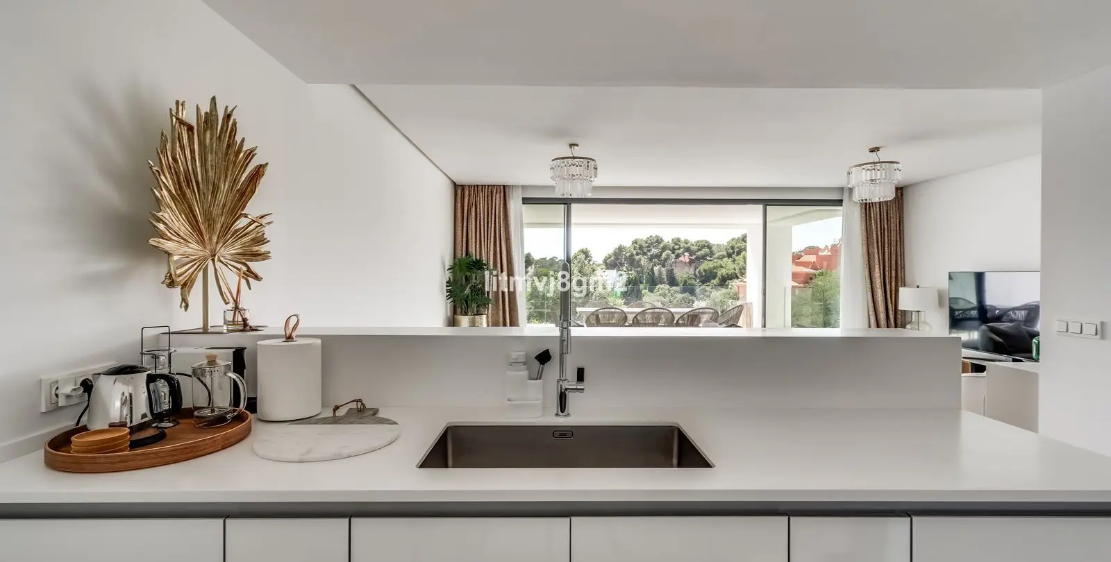 Sale of middle floor apartment in Cabopino 8