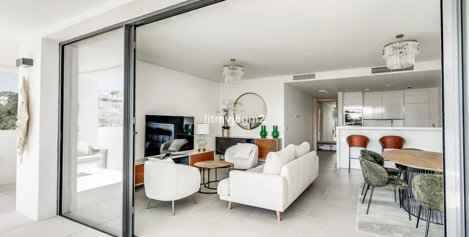 Sale of middle floor apartment in Cabopino 11